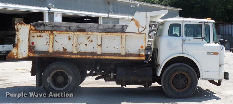 image for item DJ9503 1989 Ford C8000 dump truck