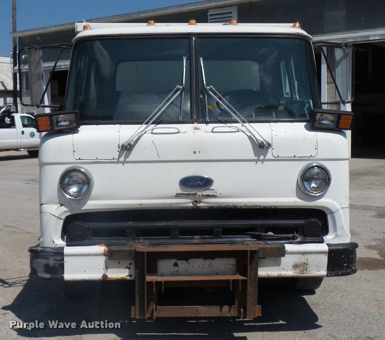 image for item DJ9503 1989 Ford C8000 dump truck