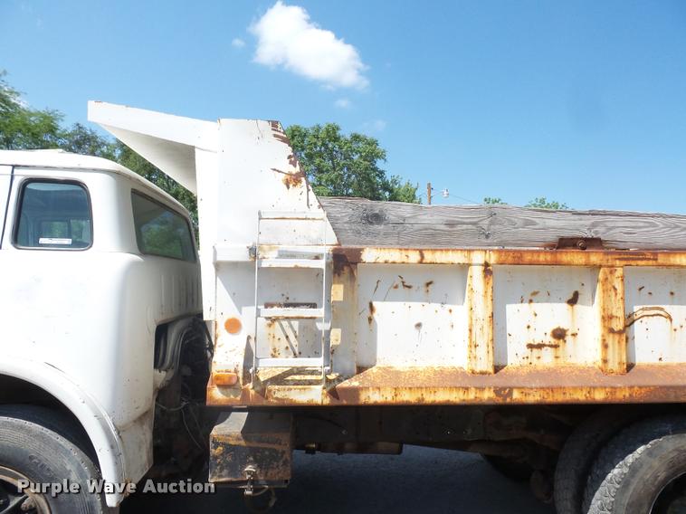 image for item DJ9503 1989 Ford C8000 dump truck