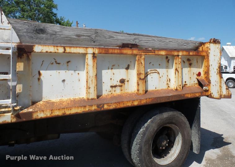 image for item DJ9503 1989 Ford C8000 dump truck