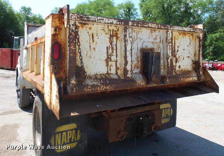 image for item DJ9503 1989 Ford C8000 dump truck