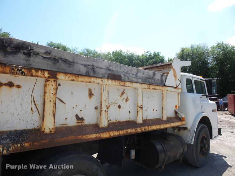 image for item DJ9503 1989 Ford C8000 dump truck