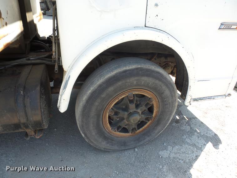 image for item DJ9503 1989 Ford C8000 dump truck