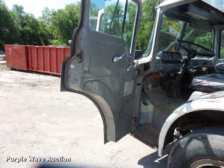 image for item DJ9503 1989 Ford C8000 dump truck