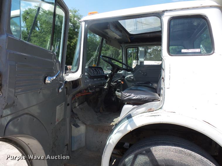 image for item DJ9503 1989 Ford C8000 dump truck