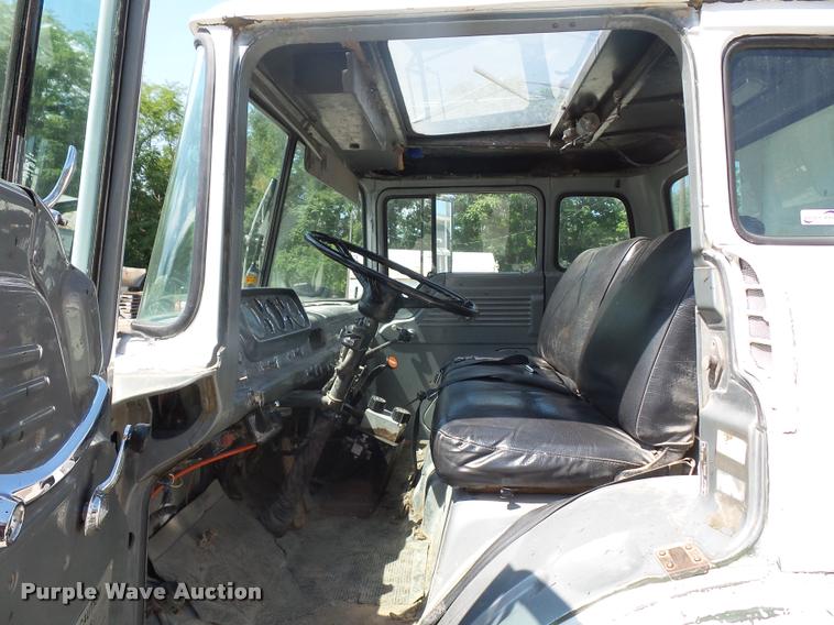 image for item DJ9503 1989 Ford C8000 dump truck