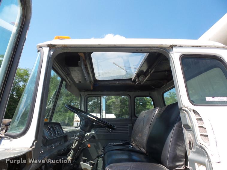 image for item DJ9503 1989 Ford C8000 dump truck