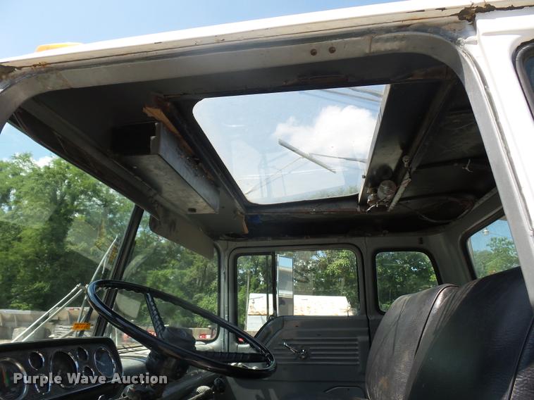 image for item DJ9503 1989 Ford C8000 dump truck