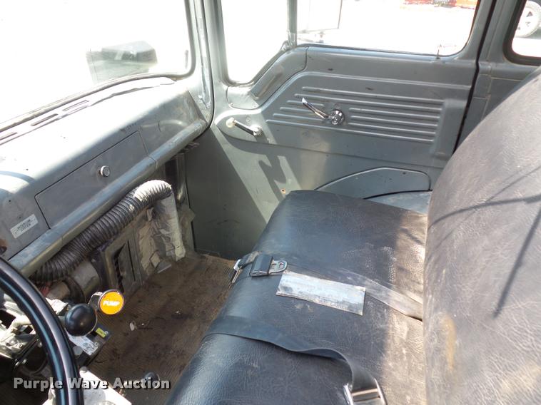 image for item DJ9503 1989 Ford C8000 dump truck