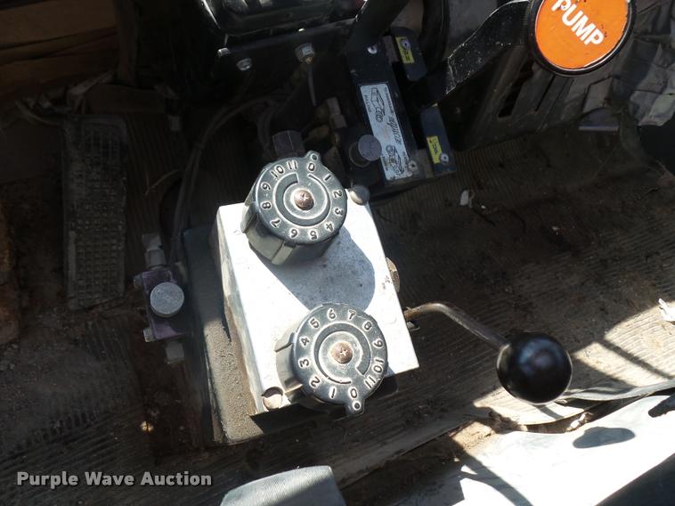 image for item DJ9503 1989 Ford C8000 dump truck