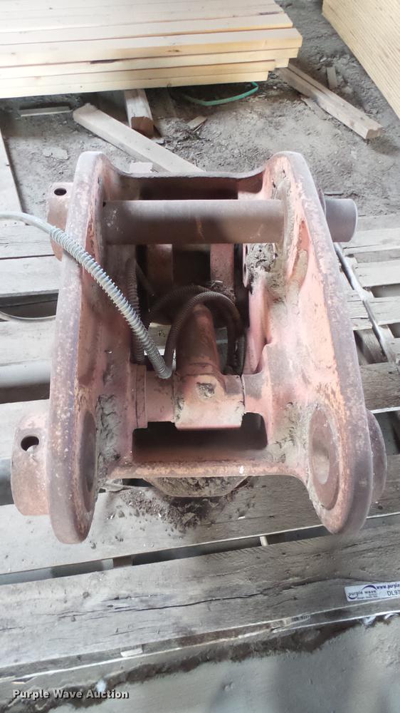 Esco quick coupler in Wichita, KS Item DL9795 sold Purple Wave