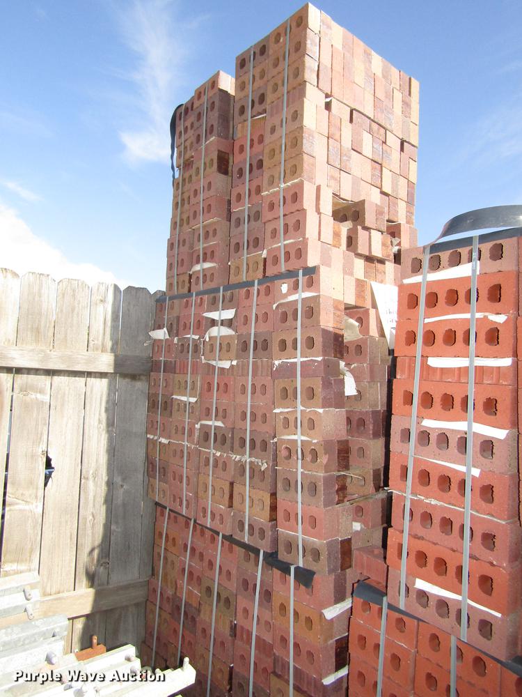 image for item DO9084 Approximately 7,100 modular bricks