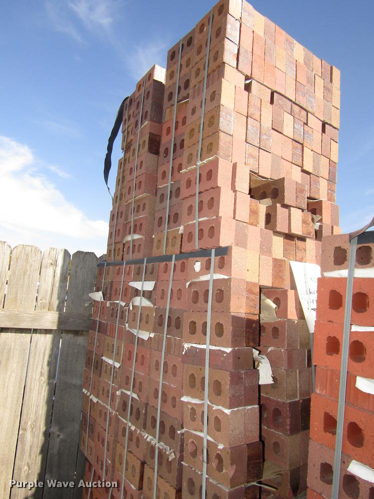 image for item DO9084 Approximately 7,100 modular bricks