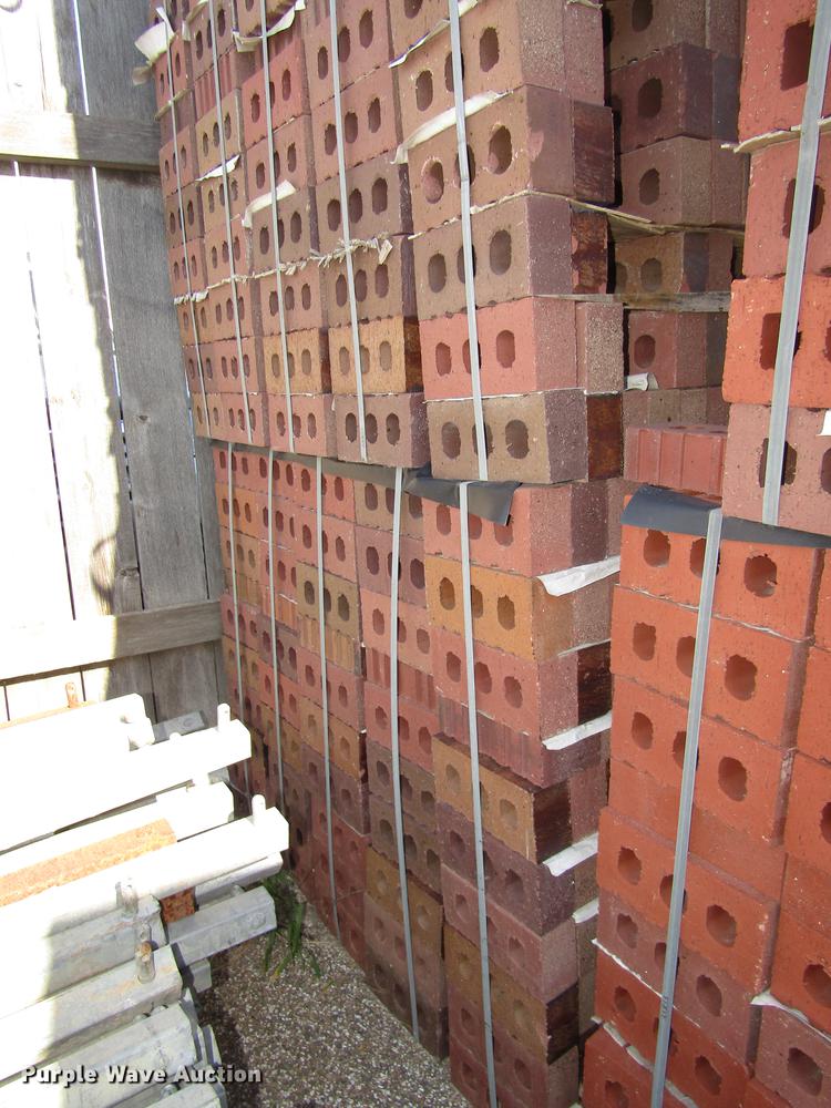 image for item DO9084 Approximately 7,100 modular bricks