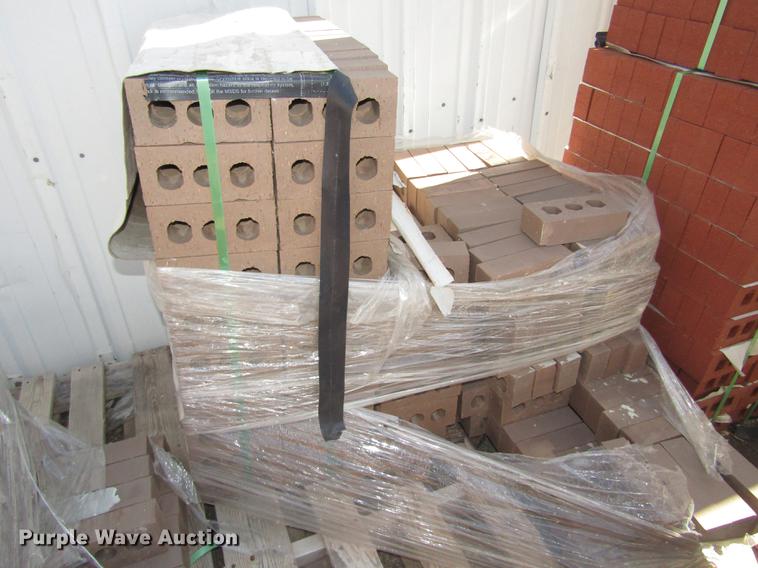 image for item DO9084 Approximately 7,100 modular bricks