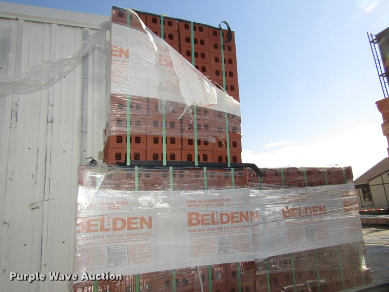 image for item DO9084 Approximately 7,100 modular bricks