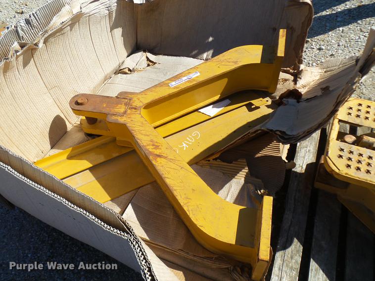Dozer draw bar in Kansas City, MO | Item DP9638 sold | Purple Wave