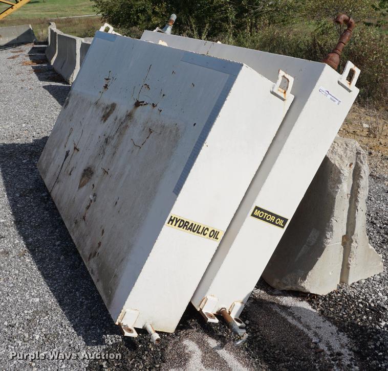 image for item DS9487 (2) Oil tanks