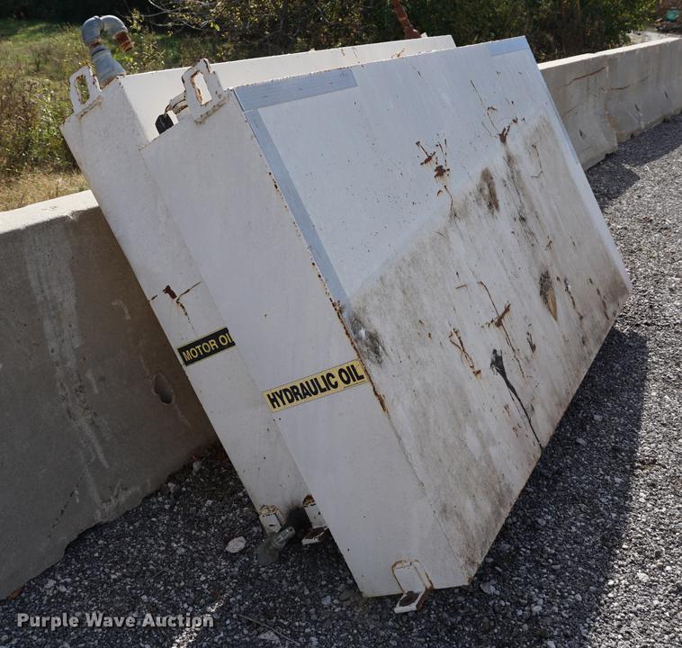 image for item DS9487 (2) Oil tanks