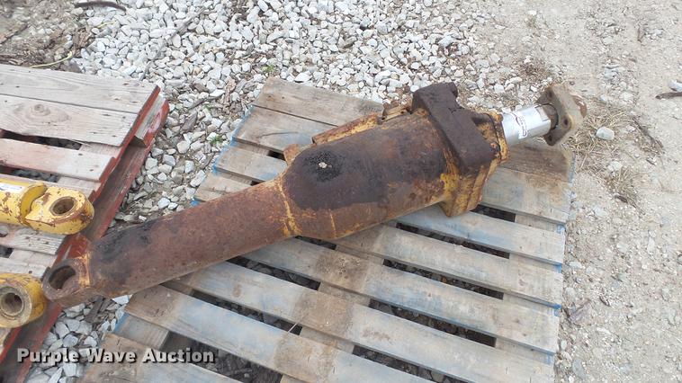image for item DT9083 Caterpillar D7E blade tilt hydraulic cylinder