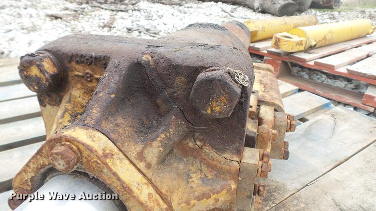 image for item DT9083 Caterpillar D7E blade tilt hydraulic cylinder