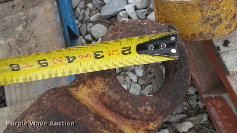 image for item DT9083 Caterpillar D7E blade tilt hydraulic cylinder