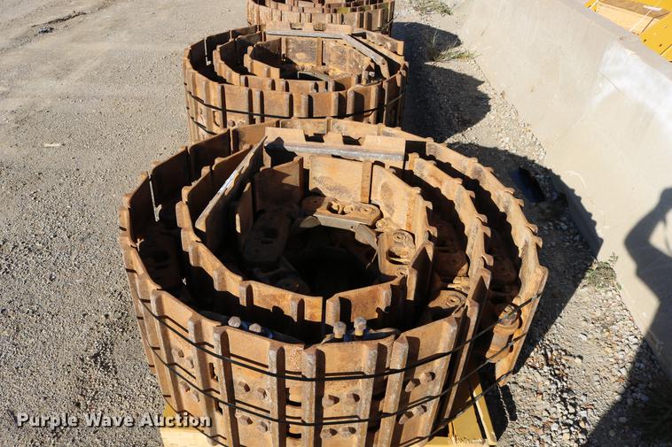 image for item DW9987 Caterpillar 963D double grouser system one track groups