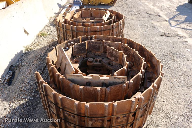 image for item DW9987 Caterpillar 963D double grouser system one track groups