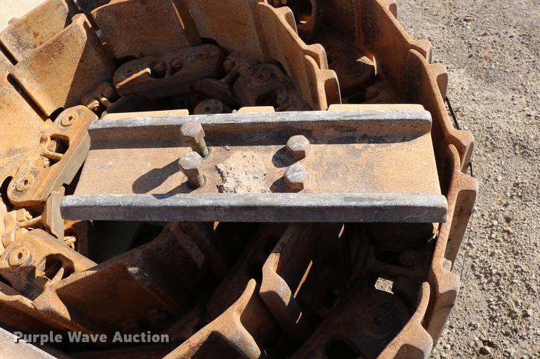 image for item DW9987 Caterpillar 963D double grouser system one track groups