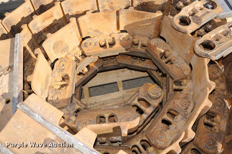 image for item DW9987 Caterpillar 963D double grouser system one track groups