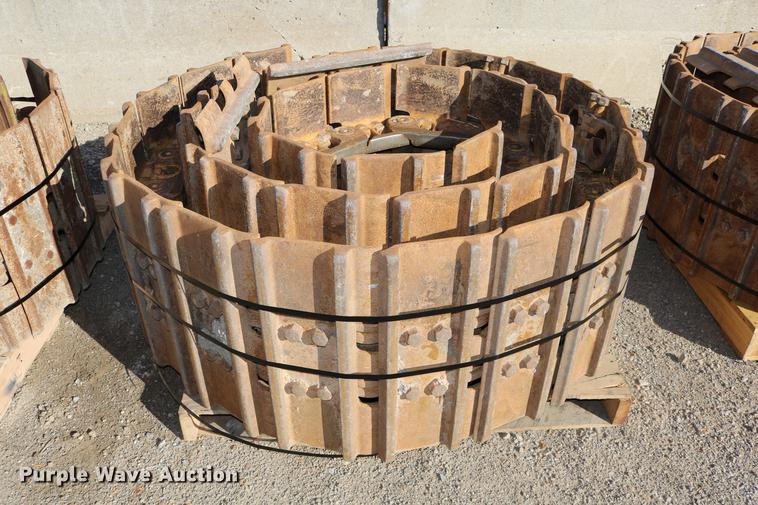 image for item DW9987 Caterpillar 963D double grouser system one track groups