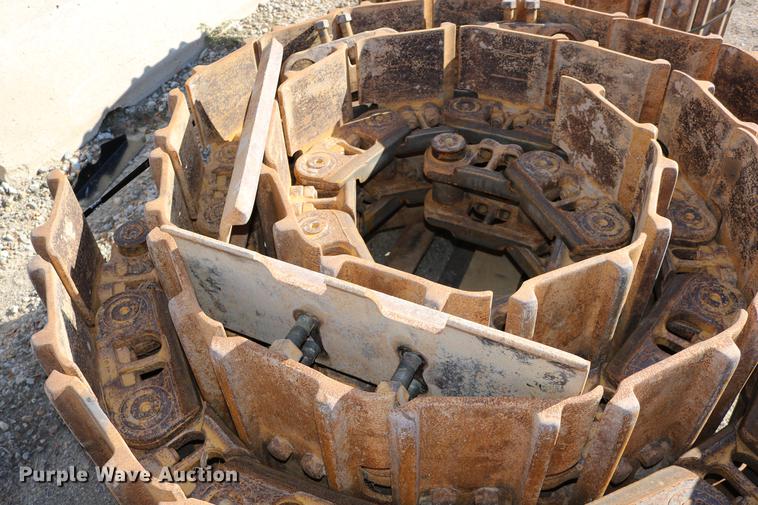 image for item DW9987 Caterpillar 963D double grouser system one track groups