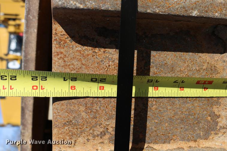 image for item DW9987 Caterpillar 963D double grouser system one track groups