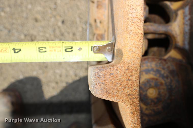 image for item DW9987 Caterpillar 963D double grouser system one track groups