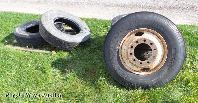 image for item DZ9001 (5) tires