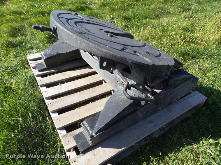 image for item DZ9004 Holland FW35 fixed fifth wheel plate