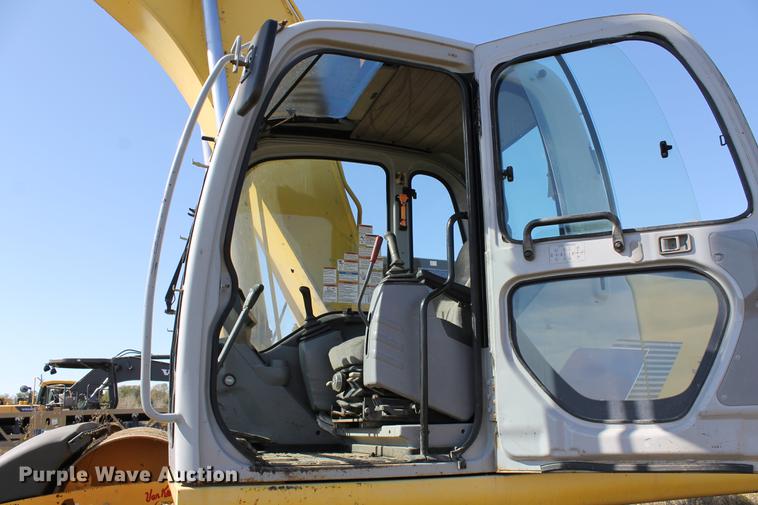 image for item ED9678 2006 Kobelco SK250LC long reach excavator