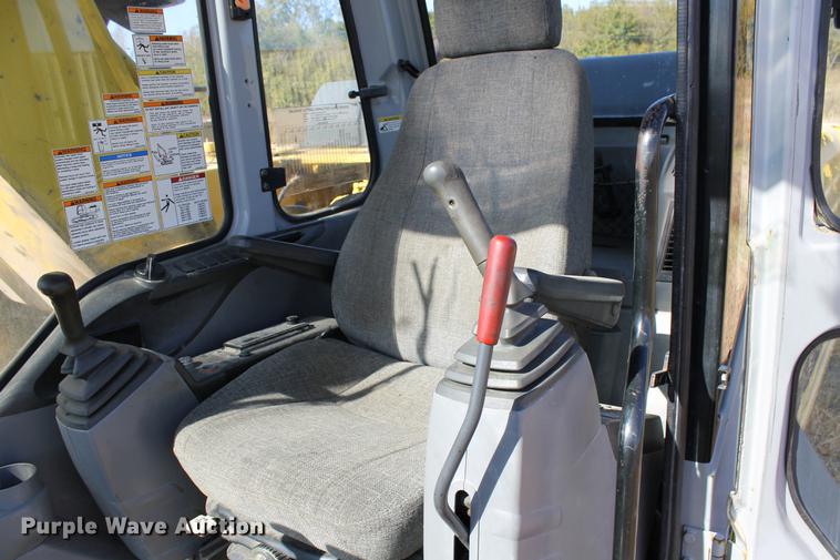 image for item ED9678 2006 Kobelco SK250LC long reach excavator