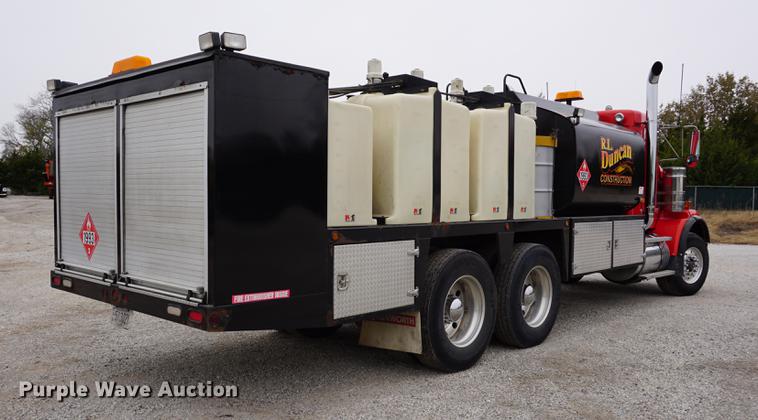 image for item J5642 2000 Kenworth T800 fuel truck