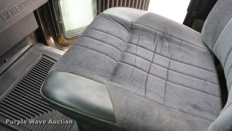 image for item J5642 2000 Kenworth T800 fuel truck