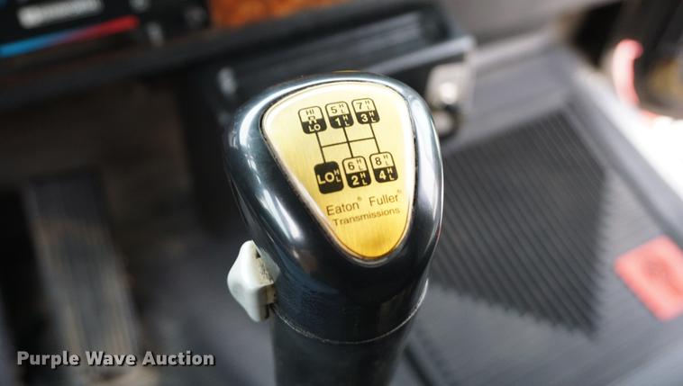 image for item J5642 2000 Kenworth T800 fuel truck