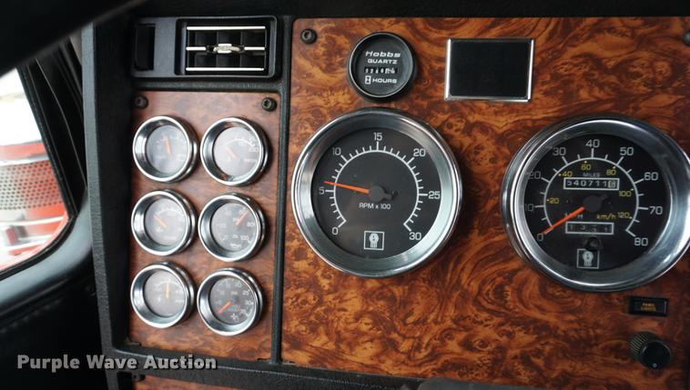 image for item J5642 2000 Kenworth T800 fuel truck