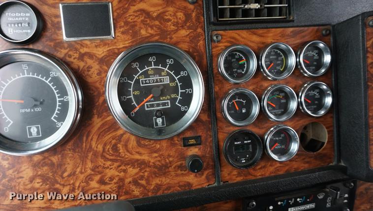 image for item J5642 2000 Kenworth T800 fuel truck