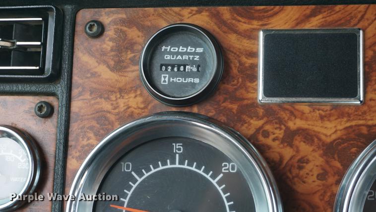 image for item J5642 2000 Kenworth T800 fuel truck