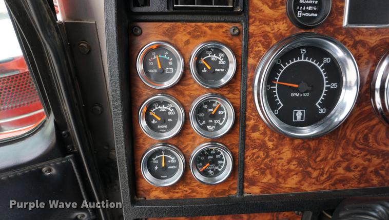 image for item J5642 2000 Kenworth T800 fuel truck