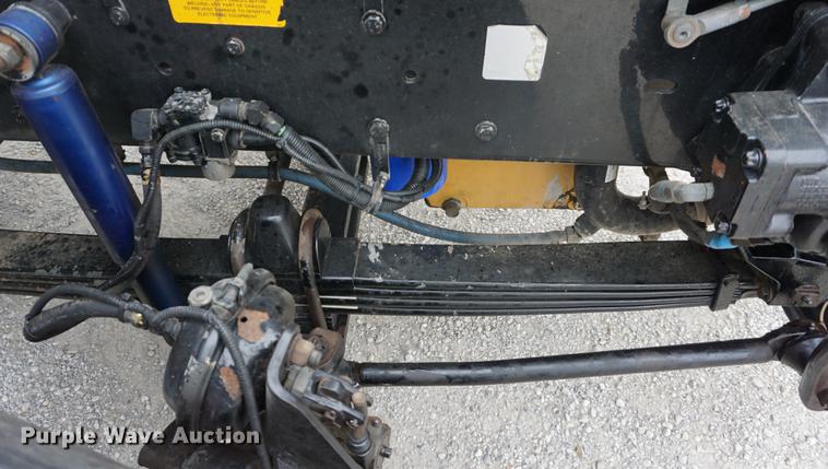 image for item J5642 2000 Kenworth T800 fuel truck