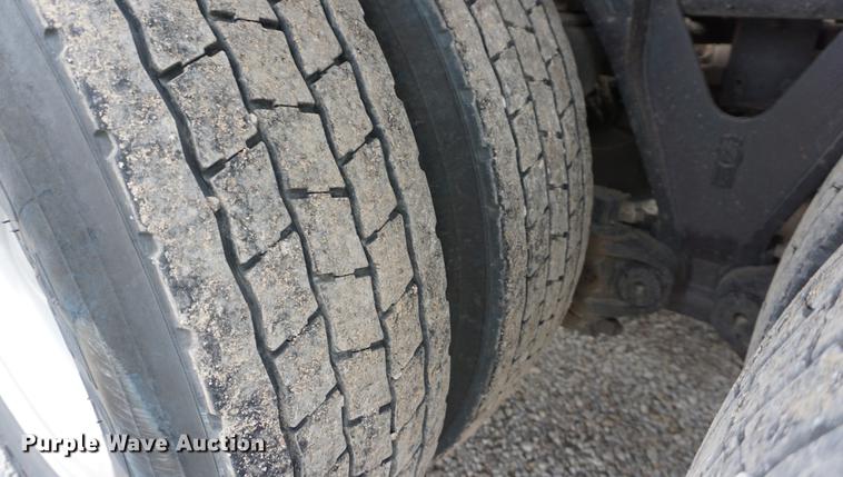 image for item J5642 2000 Kenworth T800 fuel truck