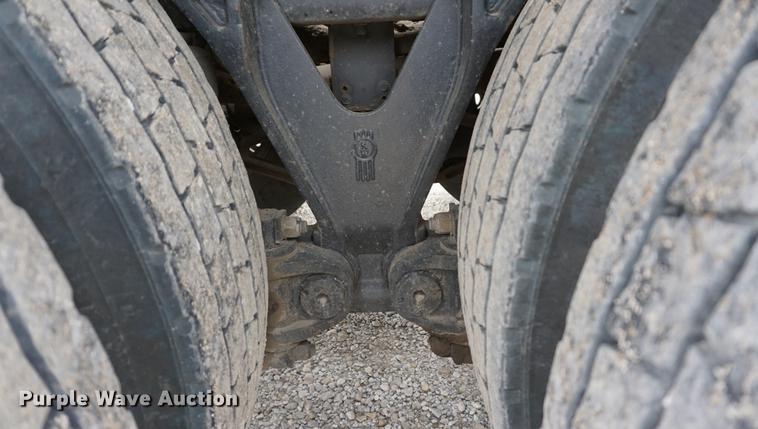 image for item J5642 2000 Kenworth T800 fuel truck