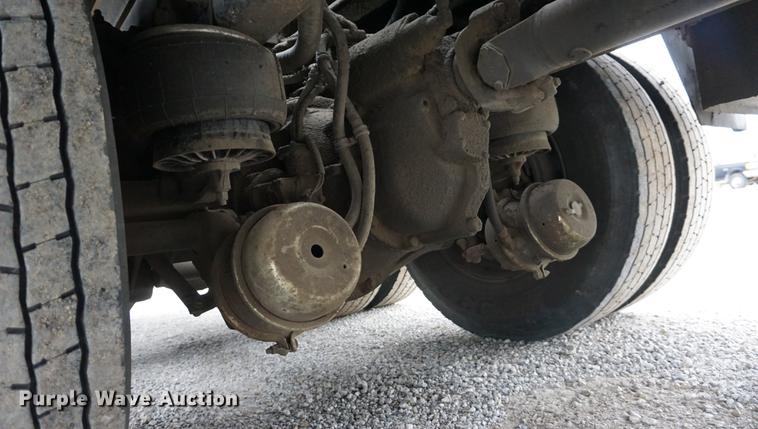 image for item J5642 2000 Kenworth T800 fuel truck