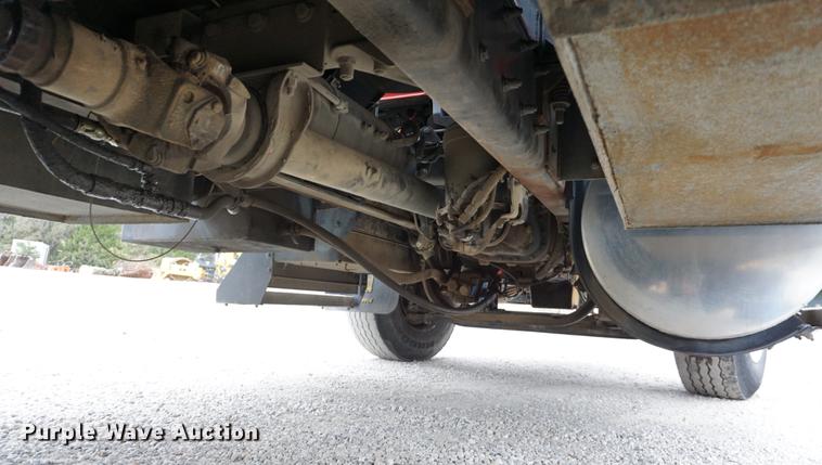 image for item J5642 2000 Kenworth T800 fuel truck